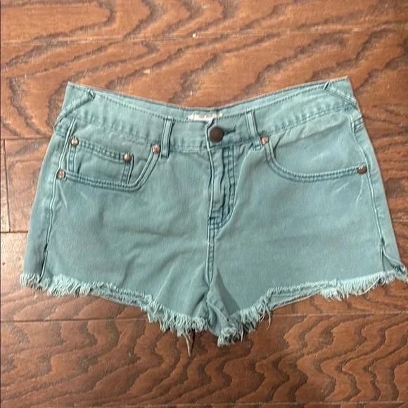 Free People green frayed shorts, size 28 - Picture 3 of 8